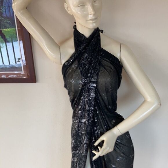 Beach Cover up Black and silver metallic looking textured sarong - Picture 6 of 13